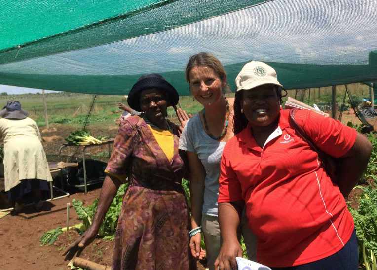 valerie-sur-le-terrain-ligth